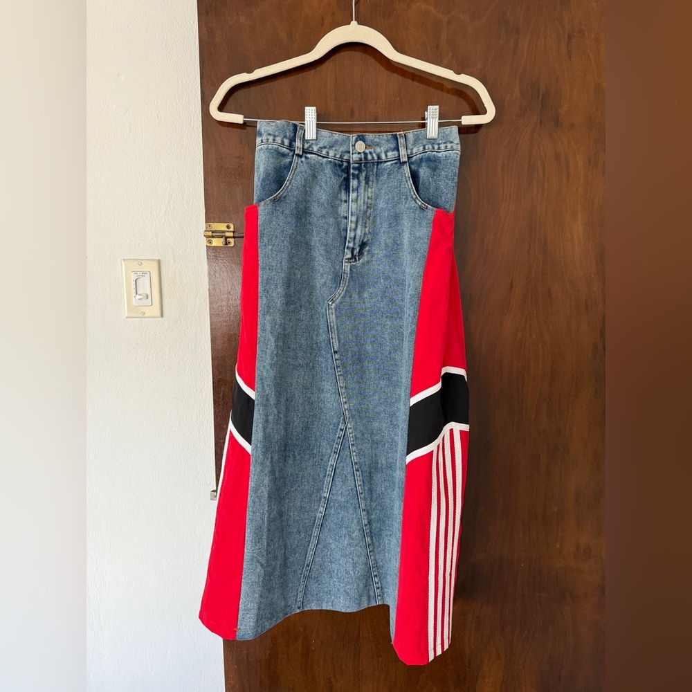 Stretch midi skirt, never worn, size S